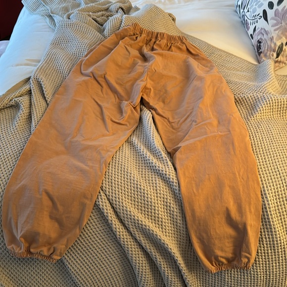 Rudy Jude Gardener Sweats in Gold - Picture 5 of 5